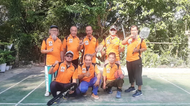 Silaturahmi Idulfitri, Warga Komplek Panggoi Gelar Badminton Bersama