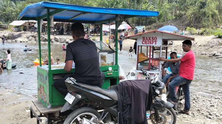 Lhok Buloh Dipadati Wisatawan, UMKM Ikut Terdongkrak