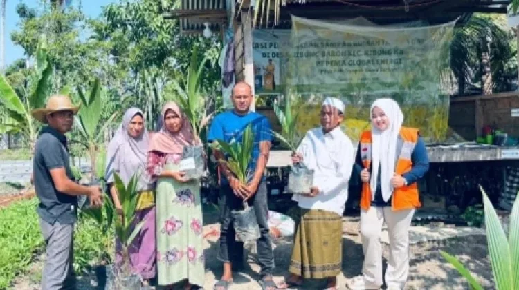 Dukung Program Penghijauan, Warga Nibong Baroh Tanam Kelapa Hibrida