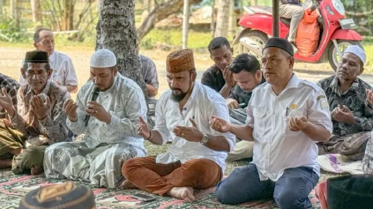 Rumah Empat Pelajar Tenggelam di Perairan Peudawa Dikunjungi Bupati Alfarlaky