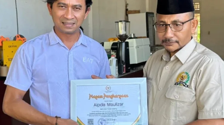 Selamatkan Warga Korban Banjir, Aipda Maulizar Terima Piagam Penghargaan