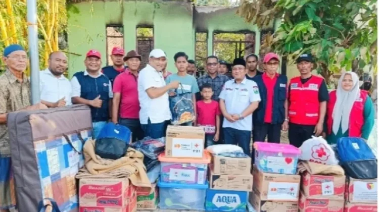 Korban Kebakaran di Peusangan Dapat Bantuan Masa Panik dari Pemkab dan PMI