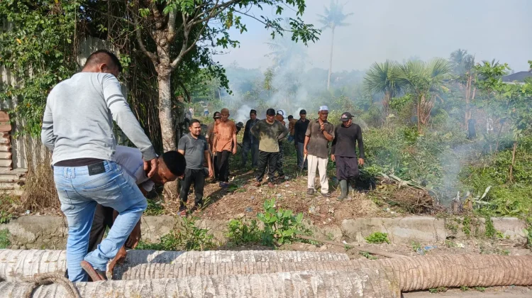 Warga Meunasah Blang Lhokseumawe Gelar Gotong Royong