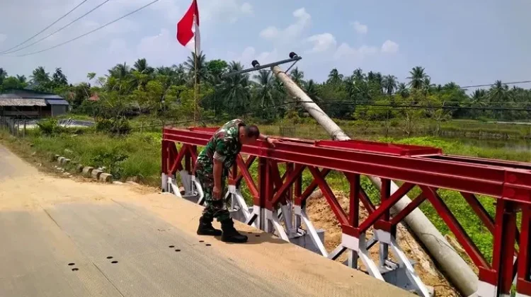 Jaga Keselamatan Warga, TNI Mengecek Kondisi Jembatan Bailey