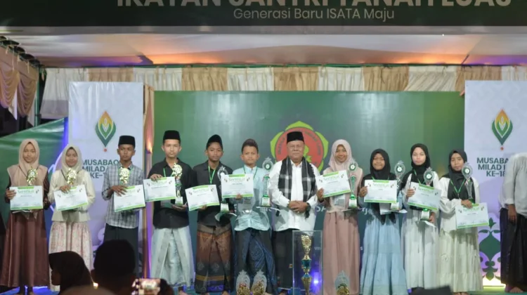 Gampong Cibrek  Kembali Raih Juara Umum Musabaqah Milad ke-18