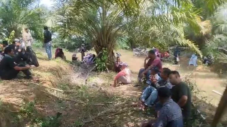 Ratusan Warga Ziarah ke Makam Tgk Meudang Ara Aceh Utara