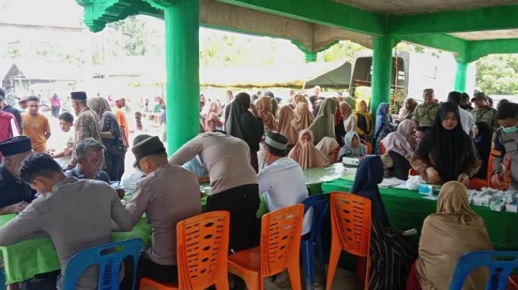 TNI-Polri Gelar Pengobatan Gratis di Kecamatan Payabakong