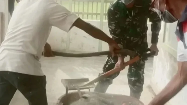 Babinsa Bersama Warga Bersihkan Masjid, Wujud Kepedulian dan Kebersamaan