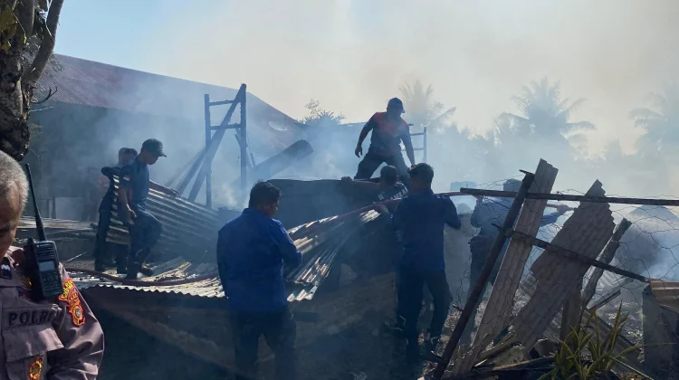 Kebakaran Hebat Hanguskan Tiga Rumah di Lhokseumawe
