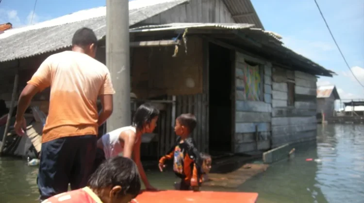 Masyarakat Pesisir Waspada Banjir Rob