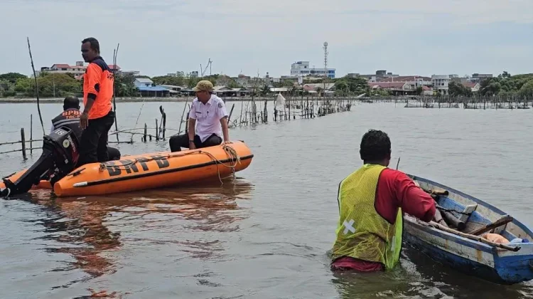 Sisa Kayu Keramba di Waduk Pusong Mulai Dibersihkan