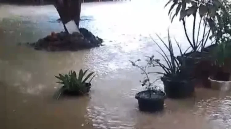 Hujan Deras Guyur Lhokseumawe, Halaman Sekolah Tergenang