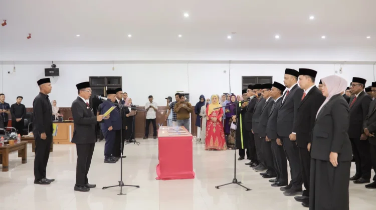Malam Pelantikan 21 Pejabat Pidie Jaya, Banjir Jadi Ujian Awal Jajaran Baru