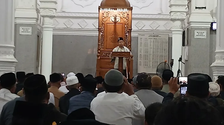 Habibi An Nawawi Isi Kajian Subuh di Masjid Al Hikmah Cunda, Dihadiri Wali Kota Lhoks