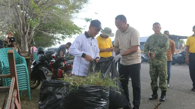 Wakil Wali Kota Husaini Pimpin Gotong Royong Massal di Waduk Lhokseumawe