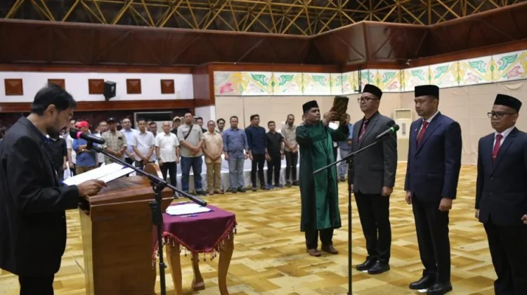 Mualem Lantik Tiga Kepala SKPA, Tekankan Percepatan Kinerja dan Serapan Anggaran