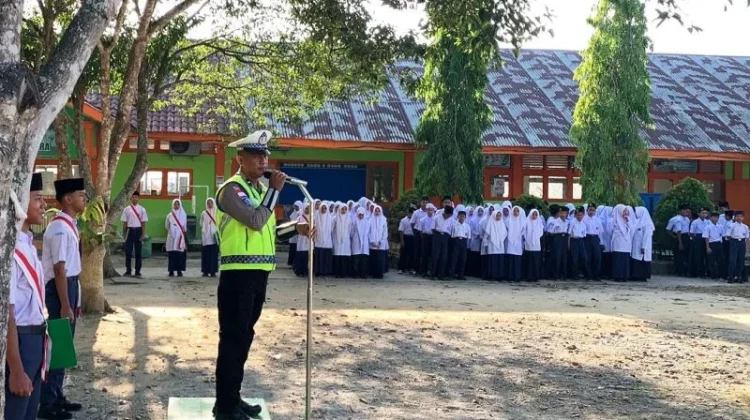 SatLantas Aceh Utara Edukasi Pelajar MTsN-1 Lhoksukon Tentang Tertib Lalu Lintas