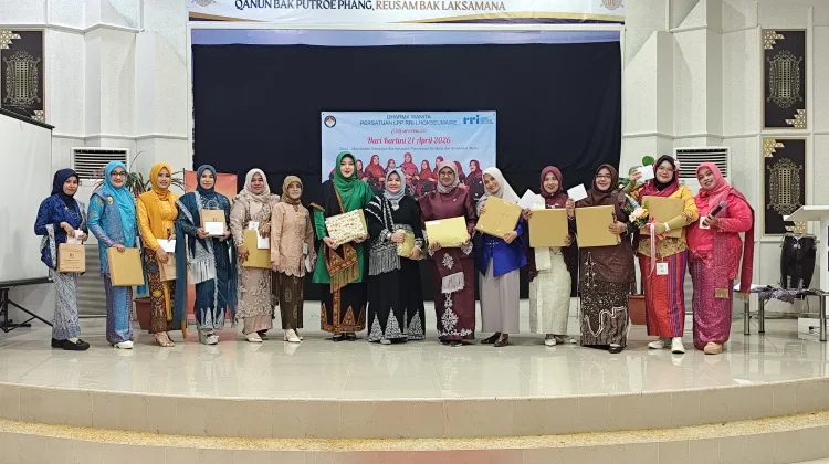 DWP RRI Lhokseumawe Semarakkan Hari Kartini dengan Fashion Show Kebaya