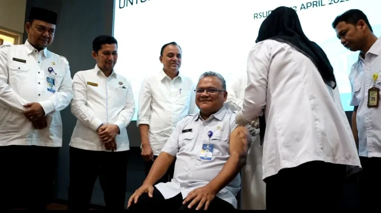 Tenaga Kesehatan di Aceh Aceh Mulai Diimunisasi Campak-Rubella