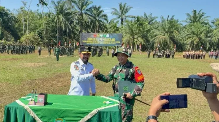 Pimpin Upacara TMMD, Bupati Al-Farlaky Tekankan Sinergi dan Pemberdayaan