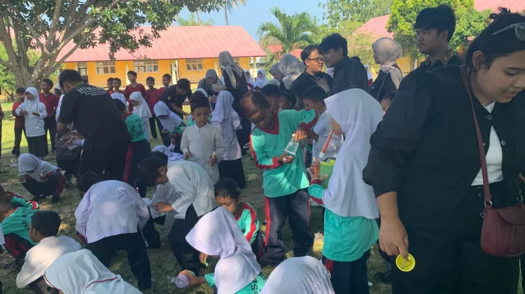 HIMAKO Unimal Edukasi Siswa lewat 100 Senyum