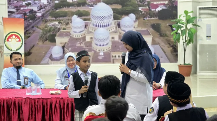 Siswa SDIT Muhammadiyah 6 Lhokseumawe Kunjungi RRI, Belajar Dunia Penyiaran