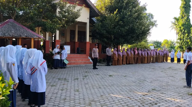 Bhabinkamtibmas Edukasi Siswa Jauhi Narkoba dan Kenakalan Remaja