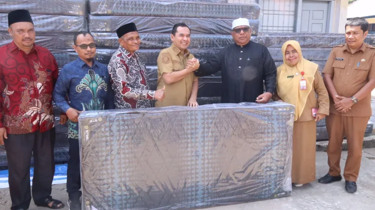 Dinsos Lhokseumawe Salurkan Bantuan Kasur ke Panti Asuhan