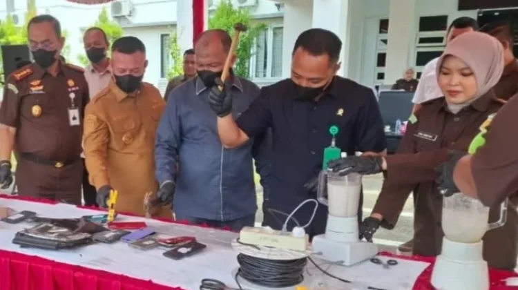 Komitmen Berantas Narkoba, Kejari Aceh Utara Hancurkan Barang Bukti