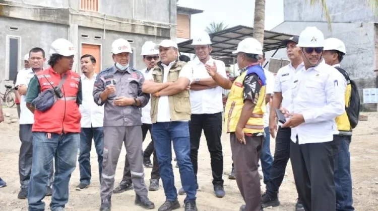 Bupati Mukhlis Tinjau Proges Jembatan Kutablang dan Teupin Mane