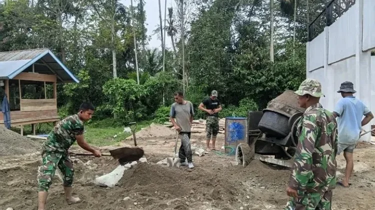 Pembangunan Koperasi Merah Putih Tanah Luas, TNI dan Warga Ngecor Lantai