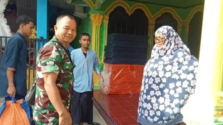 Danramil Dewantara Salurkan Bantuan, Hadirkan Senyum Anak Yatim
