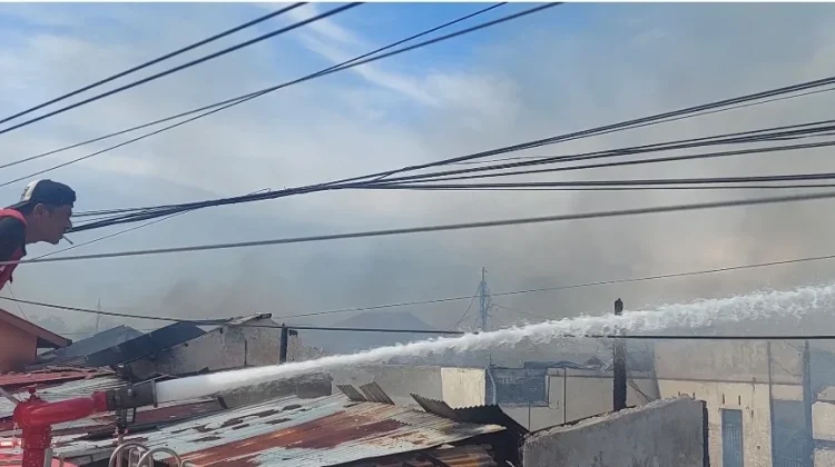 Puluhan Rumah di Komplek Perdede Kota Lhokseumawe Terbakar