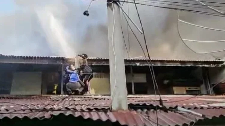 Kebakaran Hebat di Kampong Jawa, 77 Rumah Terdampak