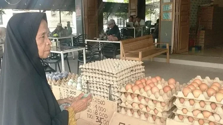 Warga Aceh Utara Mengeluhkan Kelangkaan Minyak Goreng Subsidi