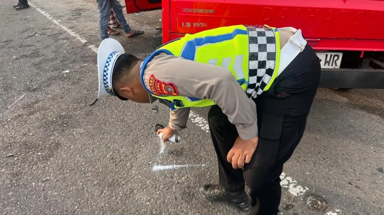Tabrakan Maut, Pengemudi Grand Max Meninggal setelah Hantam Truk Box