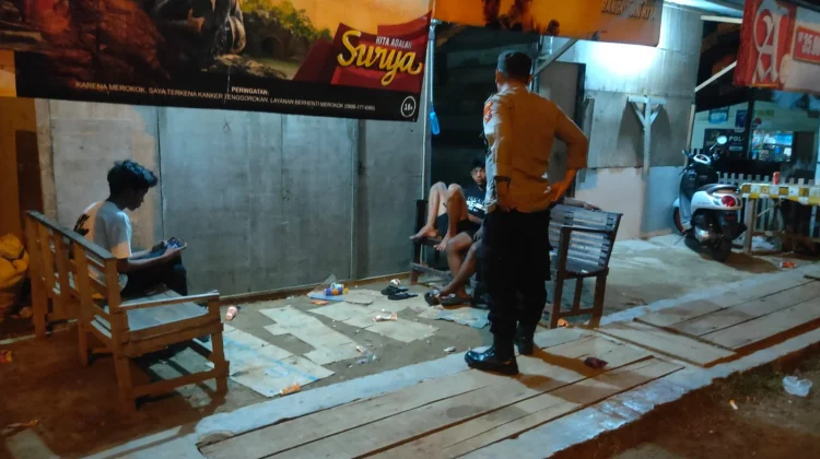 Patroli Malam Jaga Kondusivitas Kamtibmas di Desa