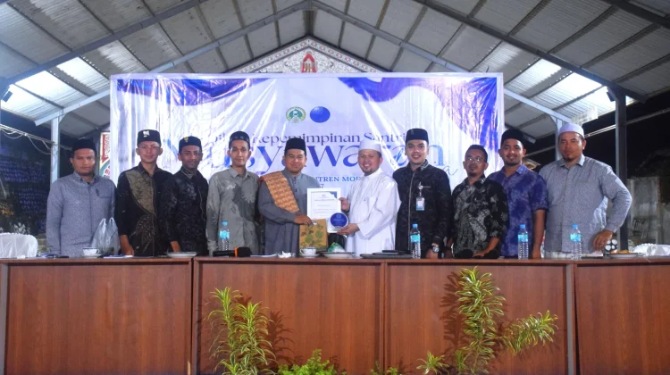Prof. Zulfikar Ali Buto Isi Diklat Kepemimpinan Santri di Pesantren Misbahul Ulum
