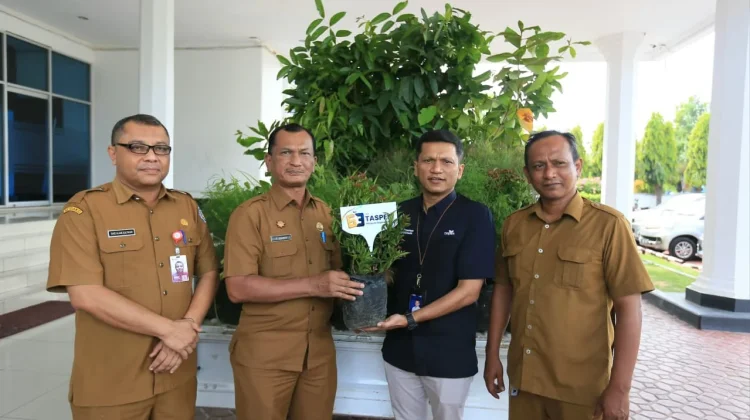 Taspen Serahkan 1.700 Bibit Pohon untuk Penghijauan di Lhokseumawe