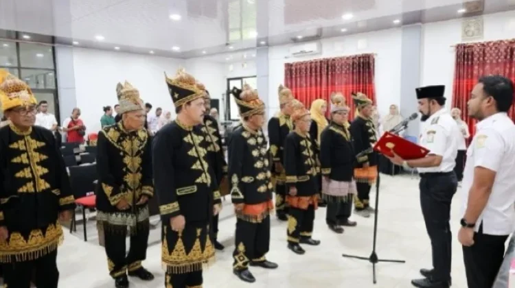 Bupati Aceh Timur Lantik Pengurus MAA, Perkuat Kembali Peradilan Adat di Gampong