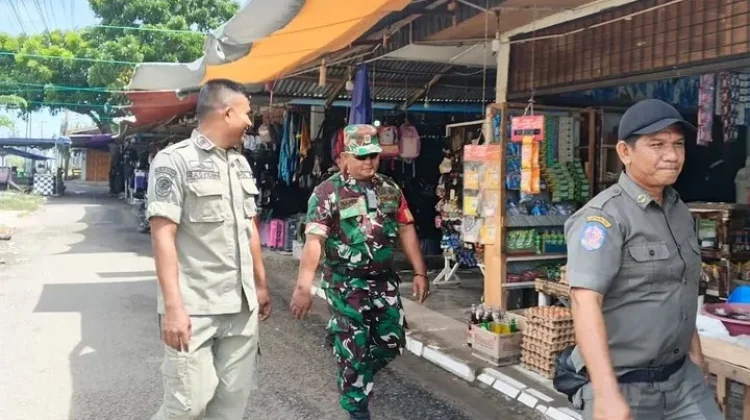 Sinergi TNI-Polri dan Satpol PP Tertibkan Pedagang Kaki Lima Pasar Krueng Geukueh