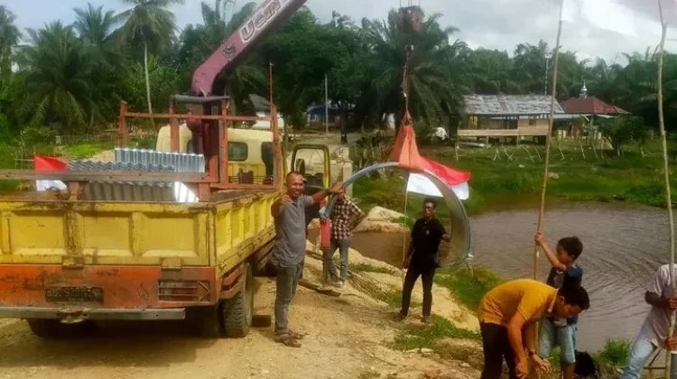 Kodim Aceh Utara Bantu Pulihkan Akses Warga lewat Pembangunan Jembatan Aramco