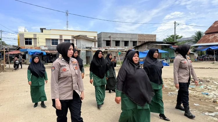 Polwan dan Satpol PP/WH Aceh Utara Patroli Penegakan Qanun Syariat Islam di Geudong
