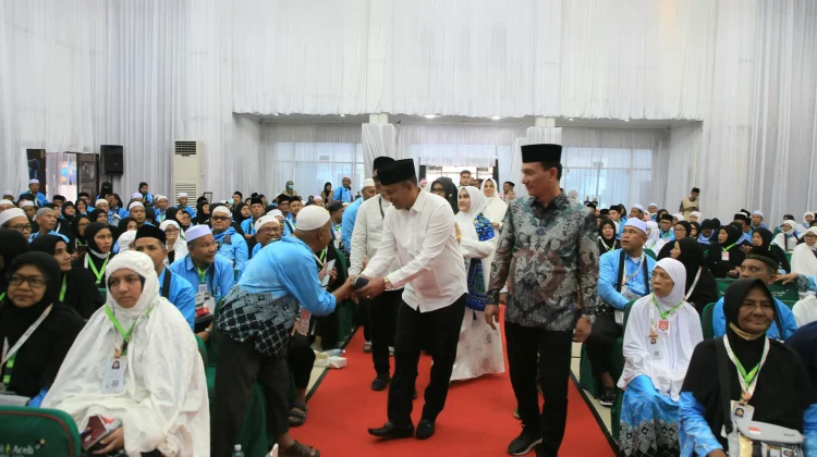 Wakil Wali Kota Lhokseumawe Lepas Jamaah Calon Haji Kloter BTJ-11 Embarkasi Aceh