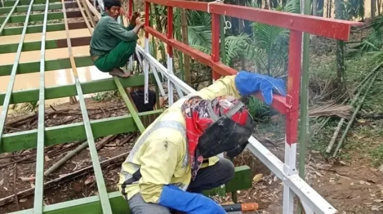 Pengerjaan Jembatan Gantung Sawang Sudah Mencapai 54 Persen