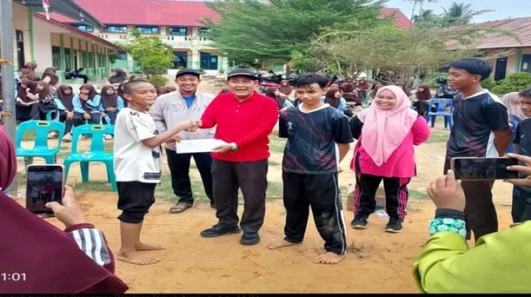 Siswa Madrasah Rebut Hadiah Turnamen Voli antar Madrasah