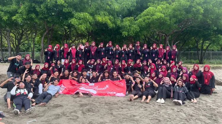 UKM-KSM Creative Minority Gelar Temu Ramah di Pantai Ujong Batee