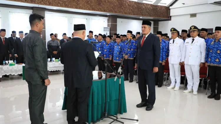 Ayah Wa Lantik Dayan Albar Jadi Sekda Aceh Utara Bersama 143 Pejabat
