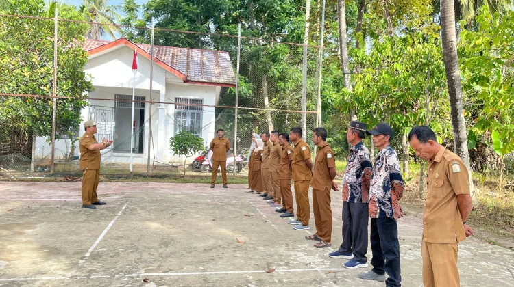 Camat Julok Minta Perangkat Desa Aktif Berkantor Layani Warga