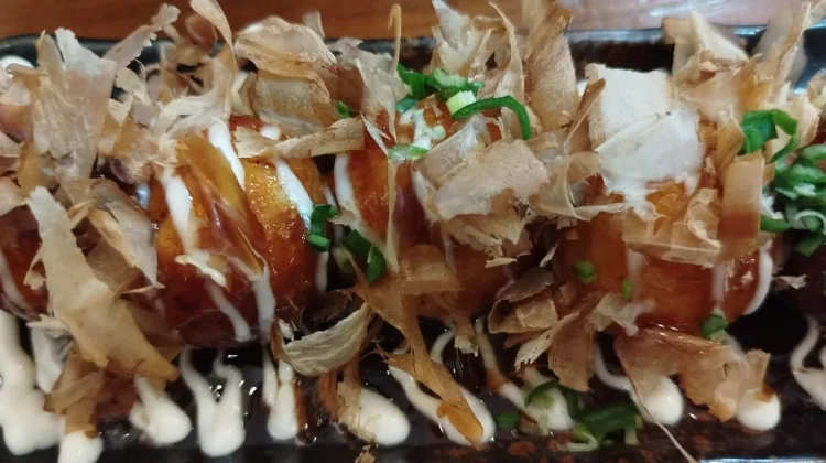 Sensasi Serpihan Katsuobushi Menari di Atas Takoyaki